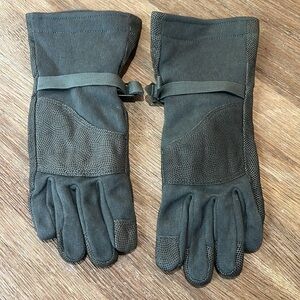 NWT Military Gloves size Medium